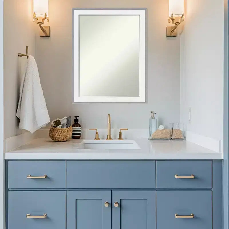 Specchio da parete per bagno con cornice smussata da 24x18 pollici – Espresso Silver