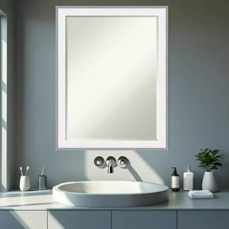 Specchio da parete per bagno con cornice smussata da 24x18 pollici – Espresso Silver