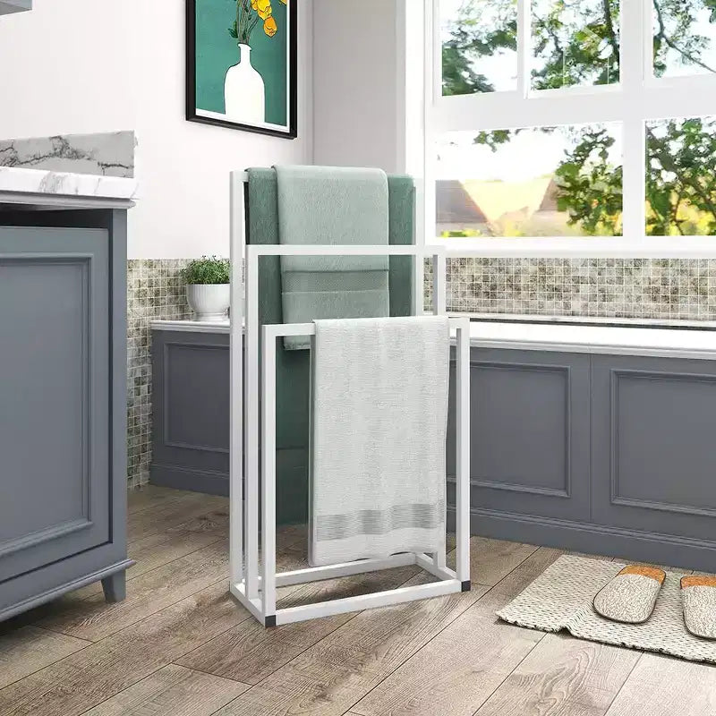 Piantana portasciugamani indipendente, a 3 ripiani, porta coperte, in metallo leggero con finitura cromata, stile industriale moderno, porta salviette per asciugamani piccoli