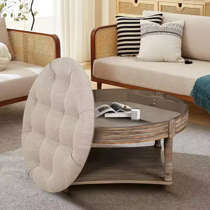 Tavolino Contenitore Ottomano Rotondo Imbottito da 31,5", Piano in Lino Trapuntato con Bottoni e Ripiano in Legno