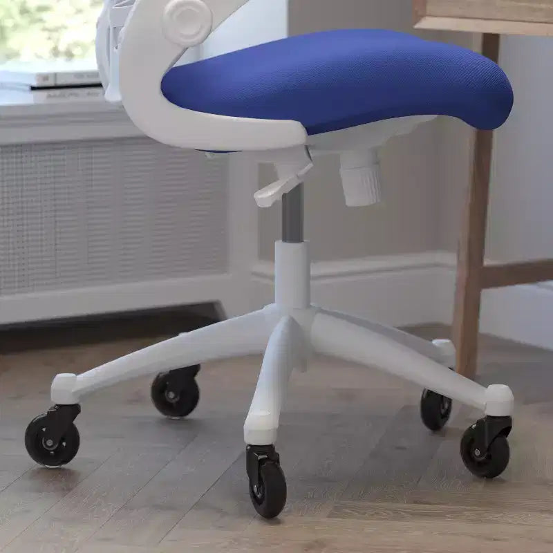 Sedia da ufficio ergonomica girevole a schienale medio con braccioli ribaltabili e ruote a rullo trasparenti
