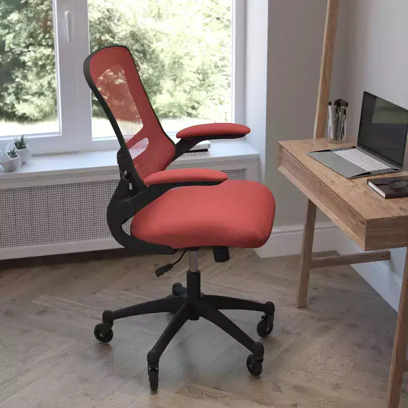 Sedia da ufficio ergonomica girevole a schienale medio con braccioli ribaltabili e ruote a rullo trasparenti